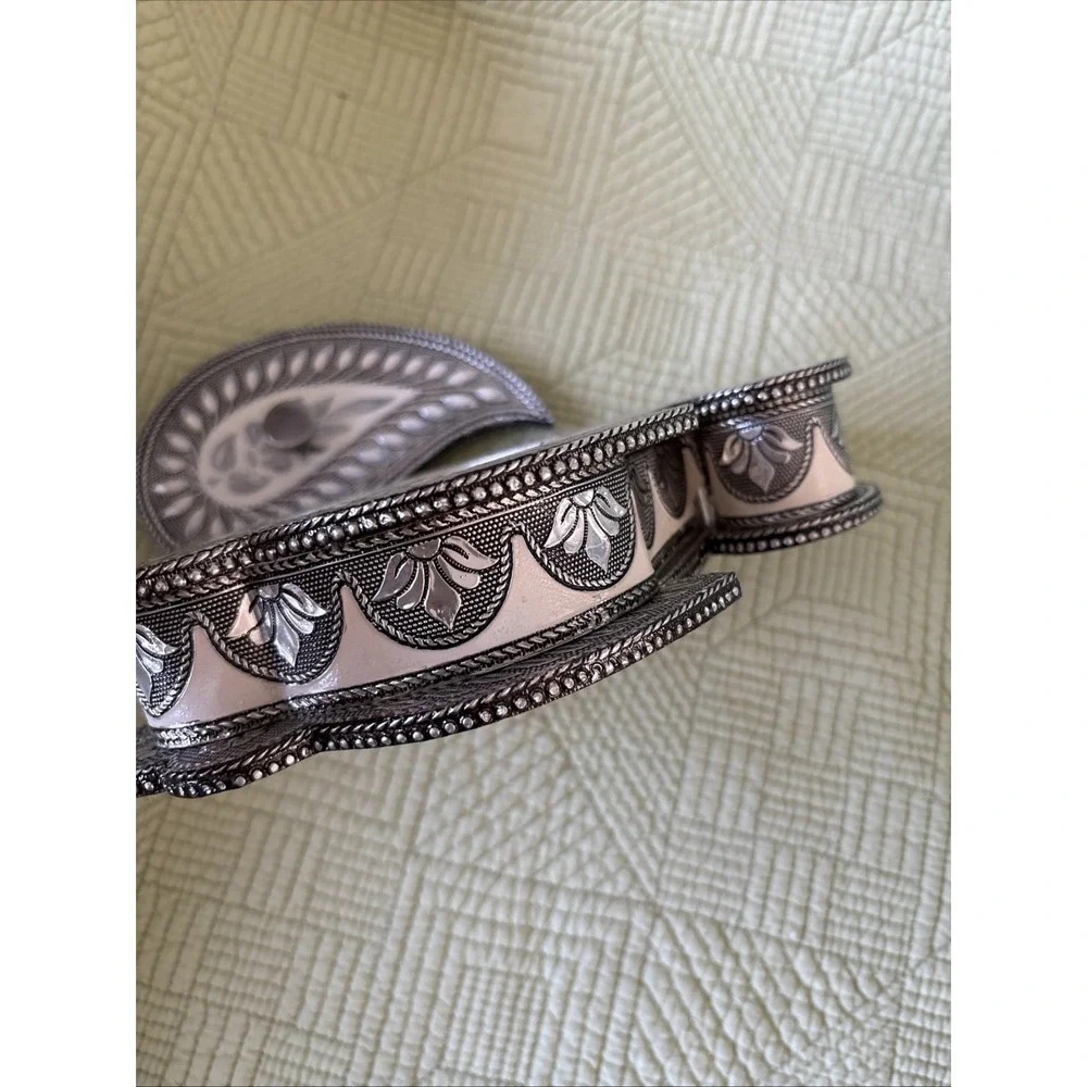 Vintage Silver Tone Paisley Trinket Jewelry Box Divided w/Lid Intricate 8.25